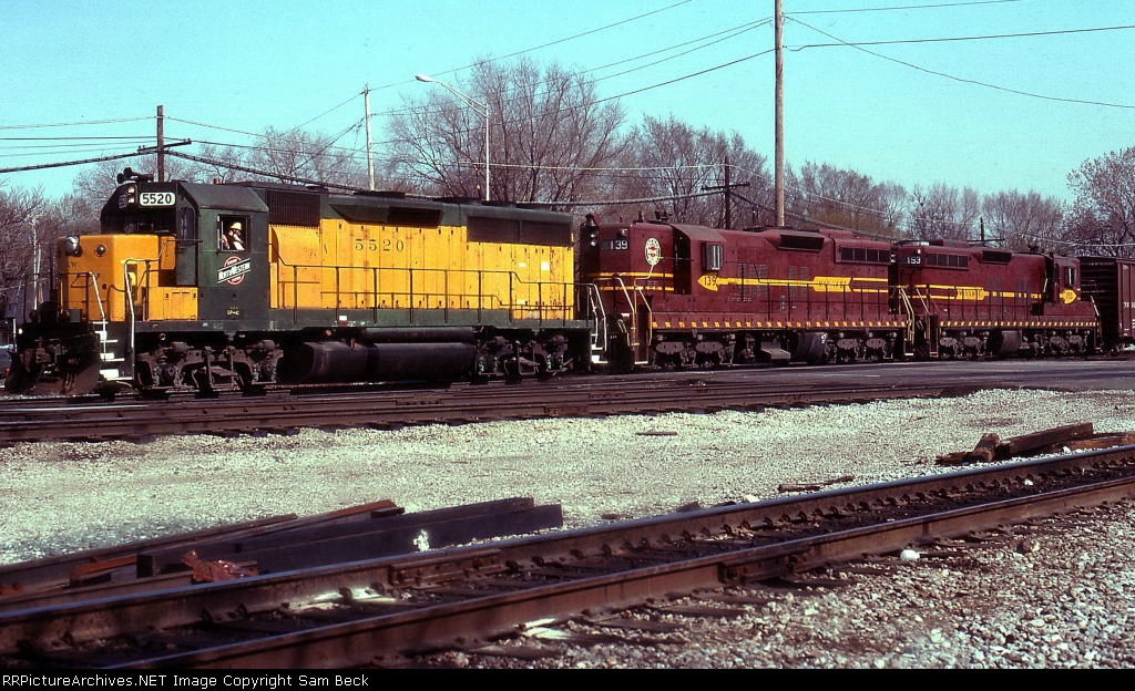 CNW 5520, DM&amp;IR 139, and 153